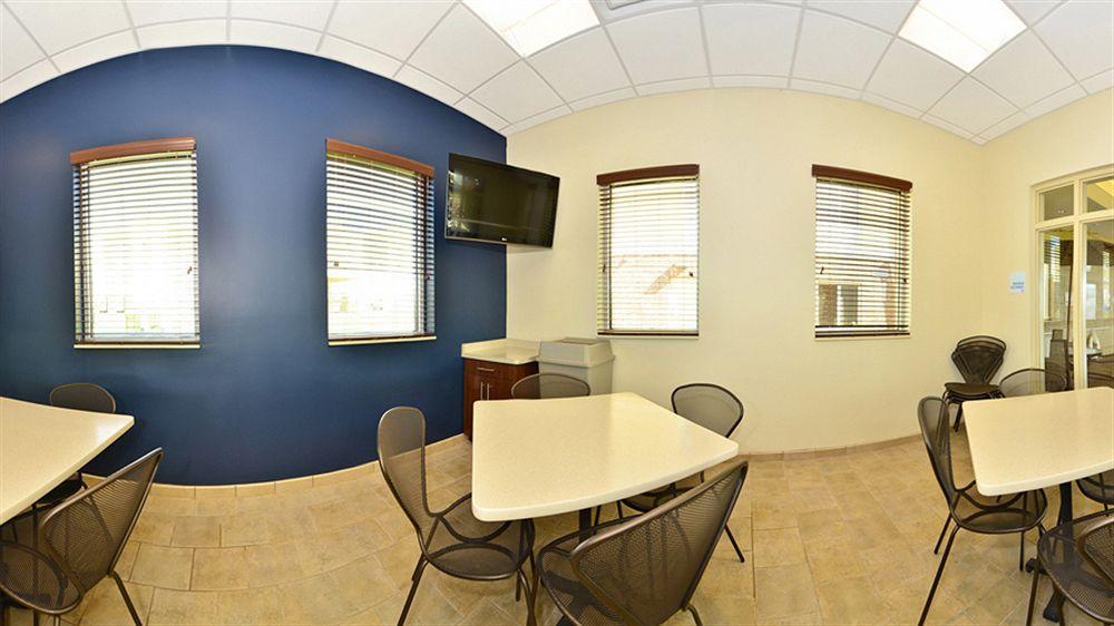 Holiday Inn Express & Suites - Williston By Ihg Εξωτερικό φωτογραφία